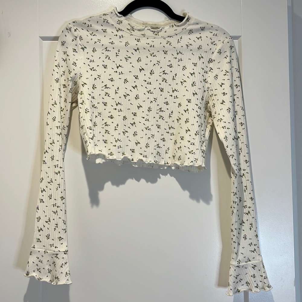 Storia - Cropped Long Sleeve Shirt with Purple Flowers